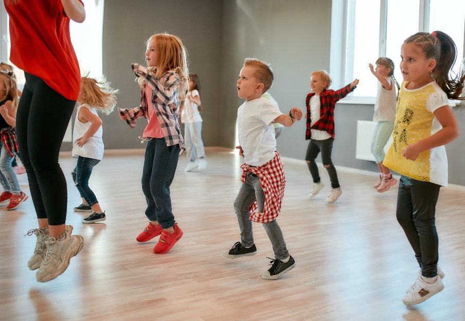 Dance (904 x 625 px)